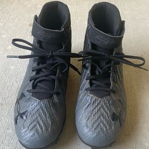 youth under armor cleats